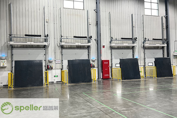 物流出貨口工業提升門和平臺組合 物流出貨口工業提升門和平臺組合