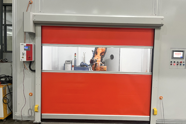 拒絕意外傷害!防護(hù)快速門為機(jī)器臂作業(yè)保駕護(hù)航 拒絕意外傷害!防護(hù)快速門為機(jī)器臂作業(yè)保駕護(hù)航